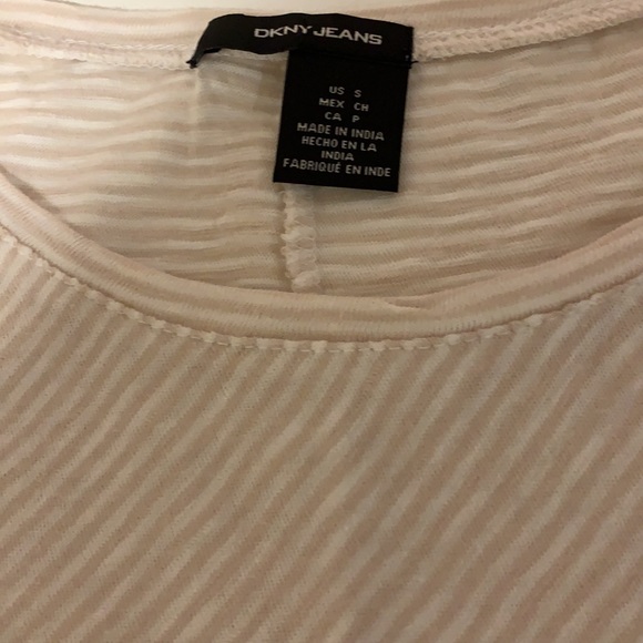 DKNY Jeans tee shirt. - Picture 6 of 7